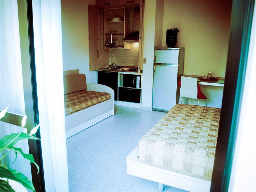 Residence Internazionale Rimini Buitenkant foto