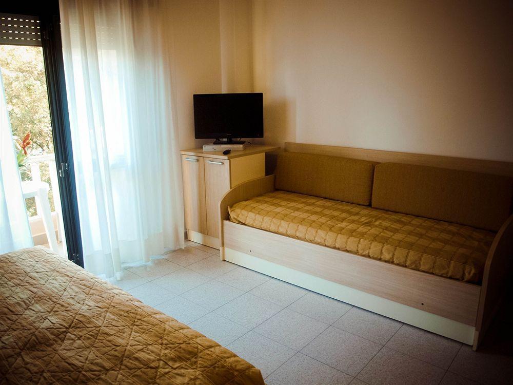 Residence Internazionale Rimini Buitenkant foto
