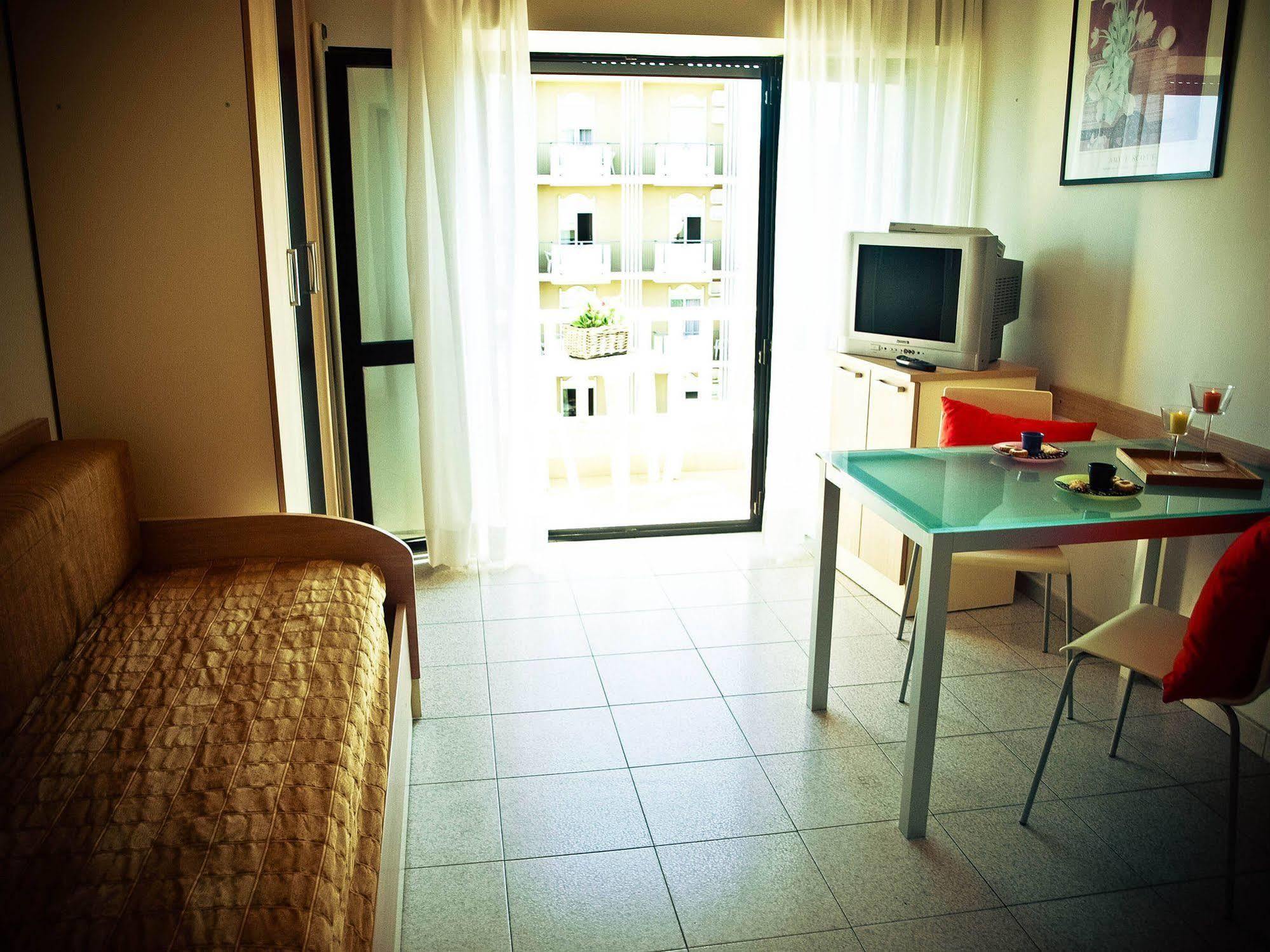 Residence Internazionale Rimini Buitenkant foto