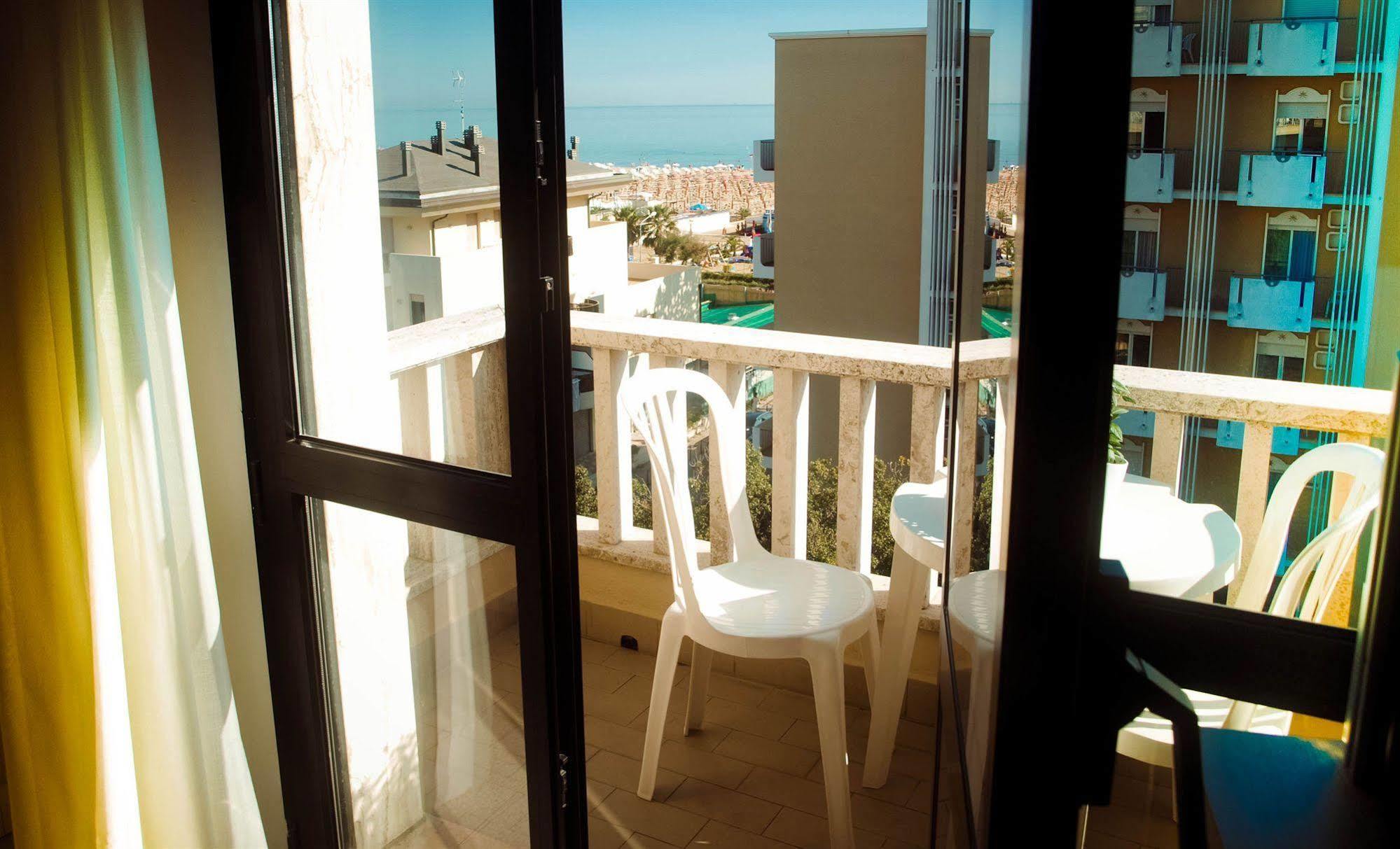 Residence Internazionale Rimini Buitenkant foto