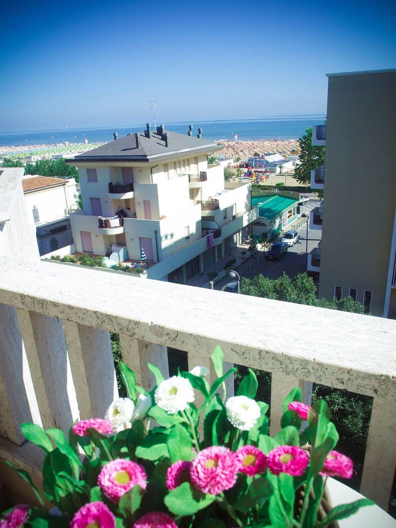 Residence Internazionale Rimini Buitenkant foto